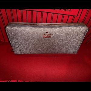 KATE SPADE  burgess court -lacey wallet silver GUC